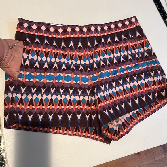 J. Crew size 6 purple & pink  Aztec print shorts with pockets and back ziip - Picture 14 of 15